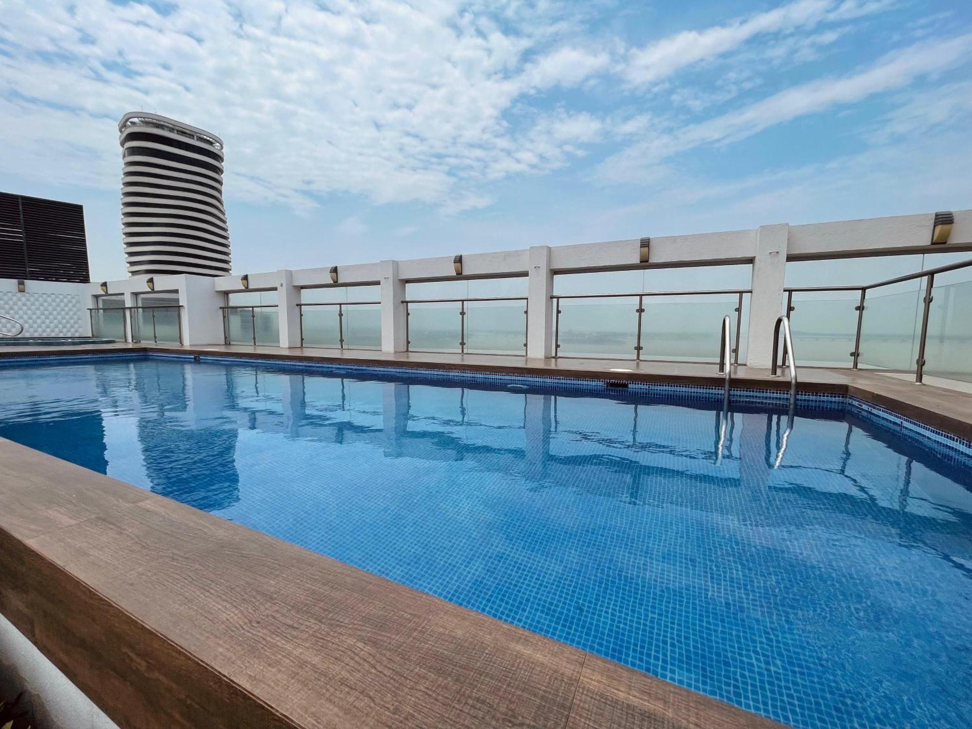 Suite Frente Al Rio En Puerto Santa Ana Riverfront Γκουαγιακίλ Εξωτερικό φωτογραφία