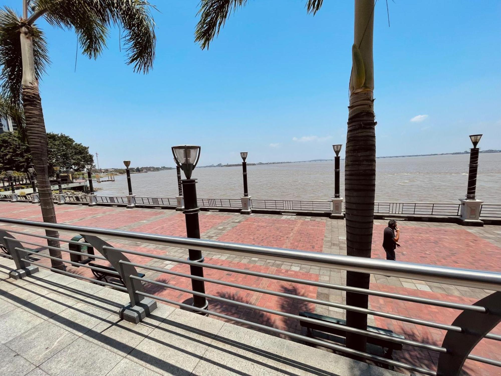 Suite Frente Al Rio En Puerto Santa Ana Riverfront Γκουαγιακίλ Εξωτερικό φωτογραφία