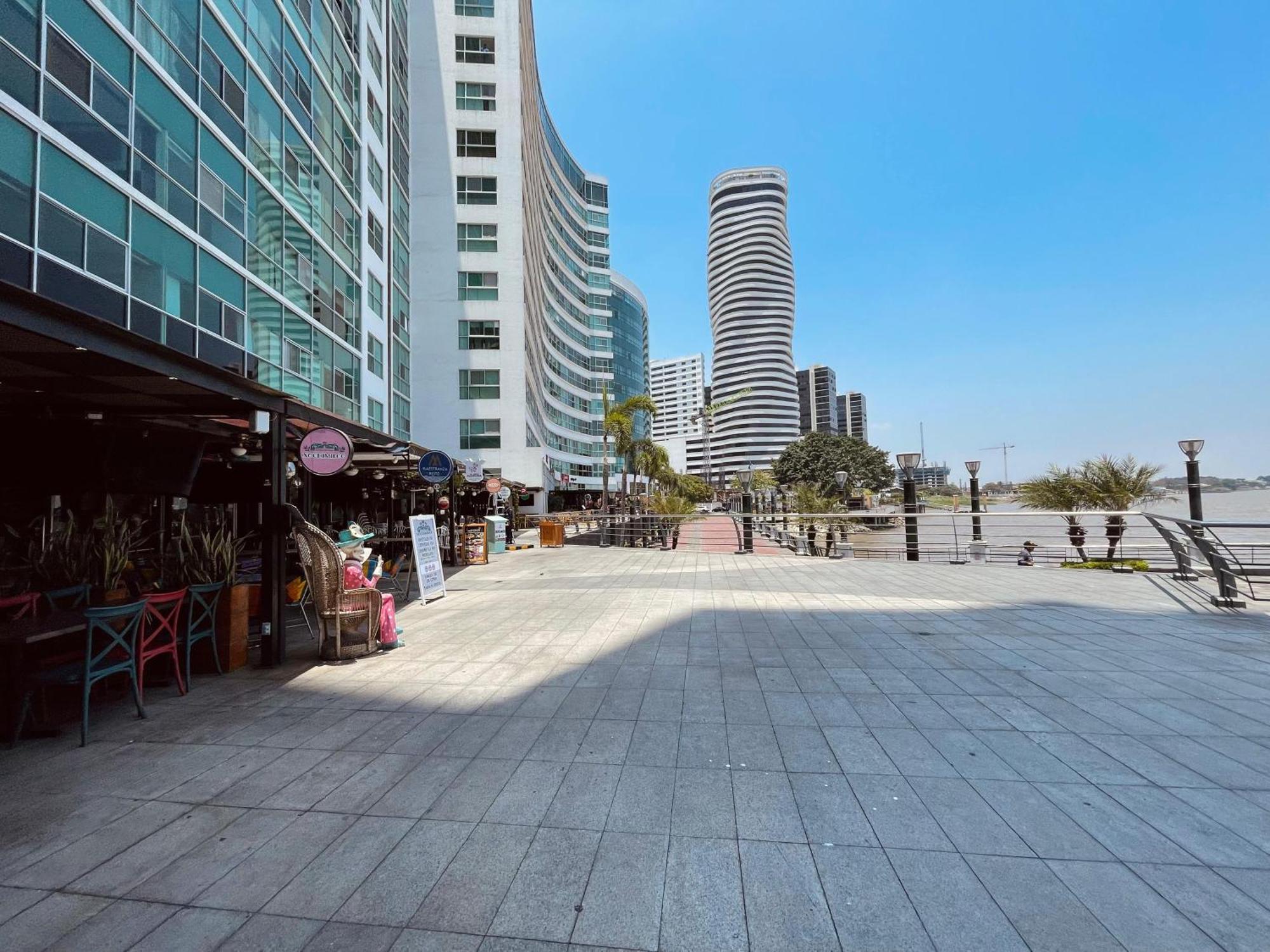 Suite Frente Al Rio En Puerto Santa Ana Riverfront Γκουαγιακίλ Εξωτερικό φωτογραφία