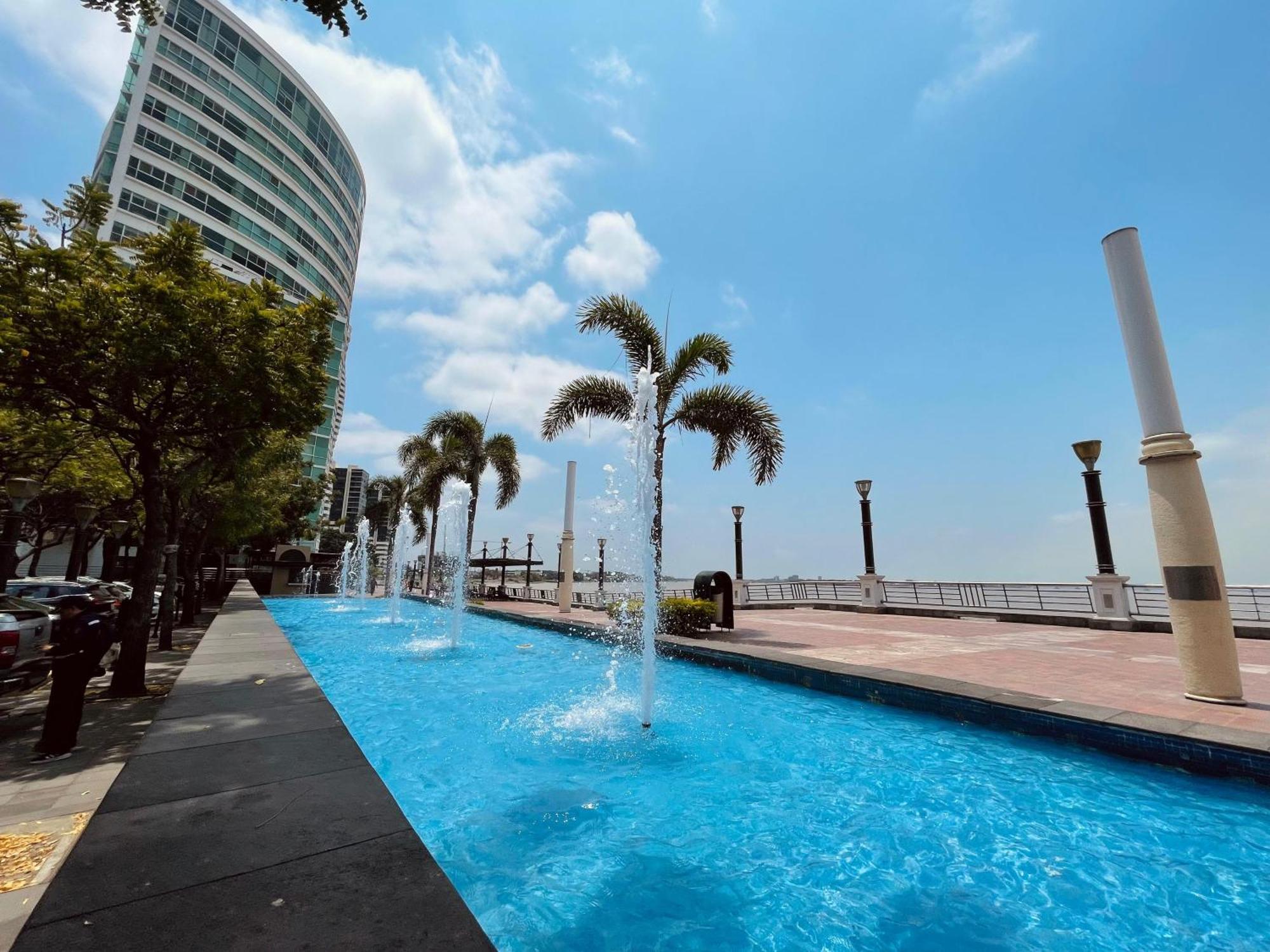 Suite Frente Al Rio En Puerto Santa Ana Riverfront Γκουαγιακίλ Εξωτερικό φωτογραφία