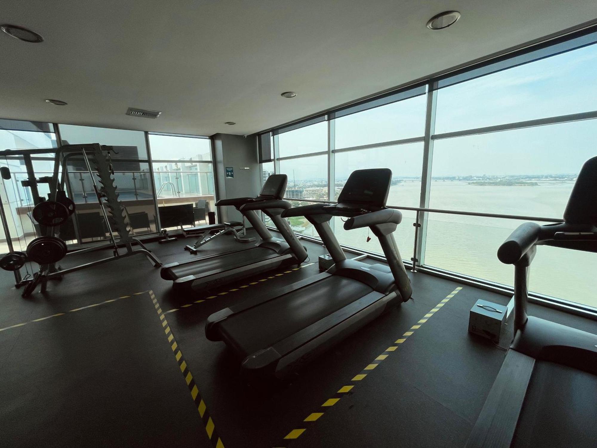 Suite Frente Al Rio En Puerto Santa Ana Riverfront Γκουαγιακίλ Εξωτερικό φωτογραφία