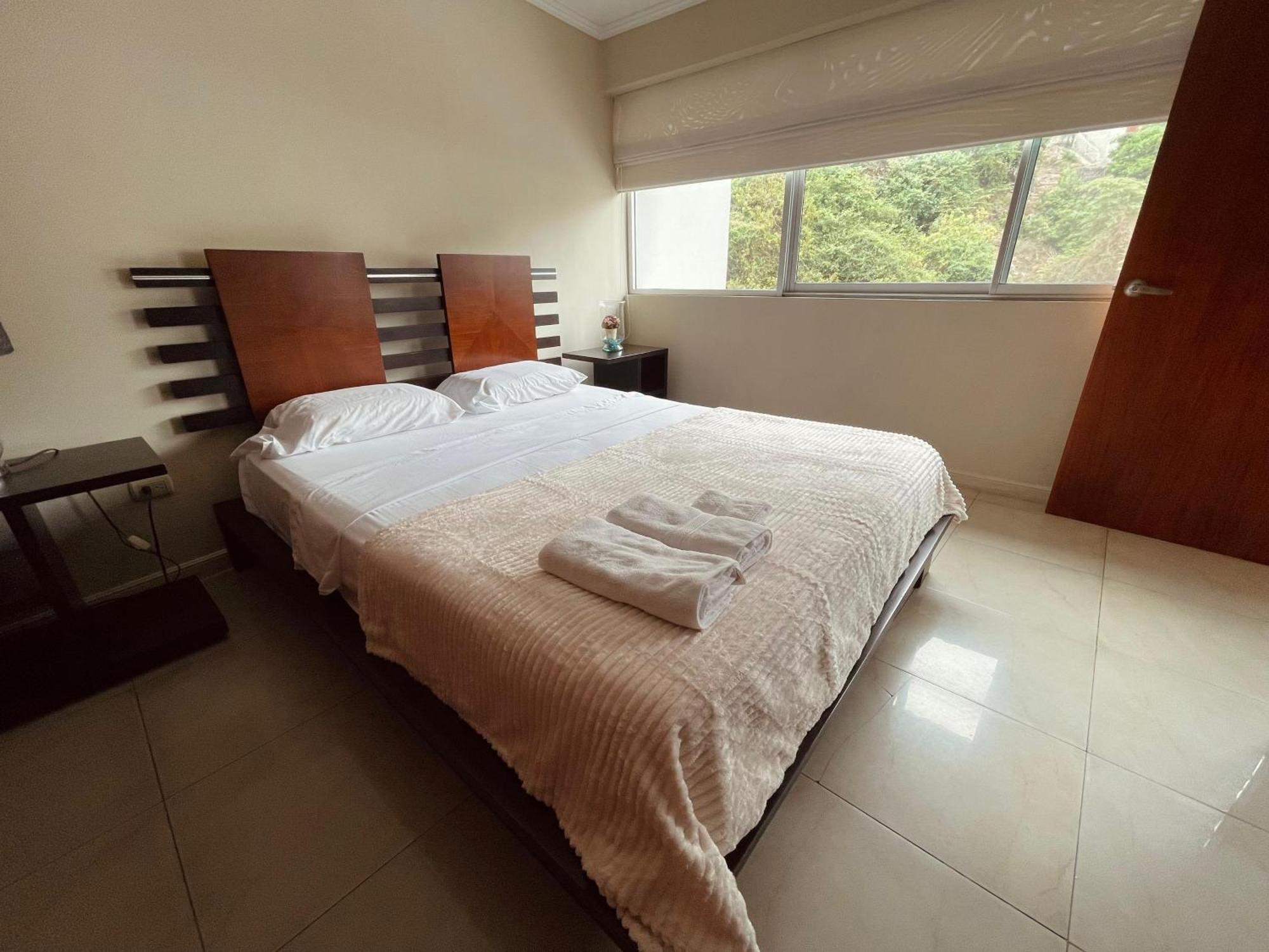 Suite Frente Al Rio En Puerto Santa Ana Riverfront Γκουαγιακίλ Εξωτερικό φωτογραφία
