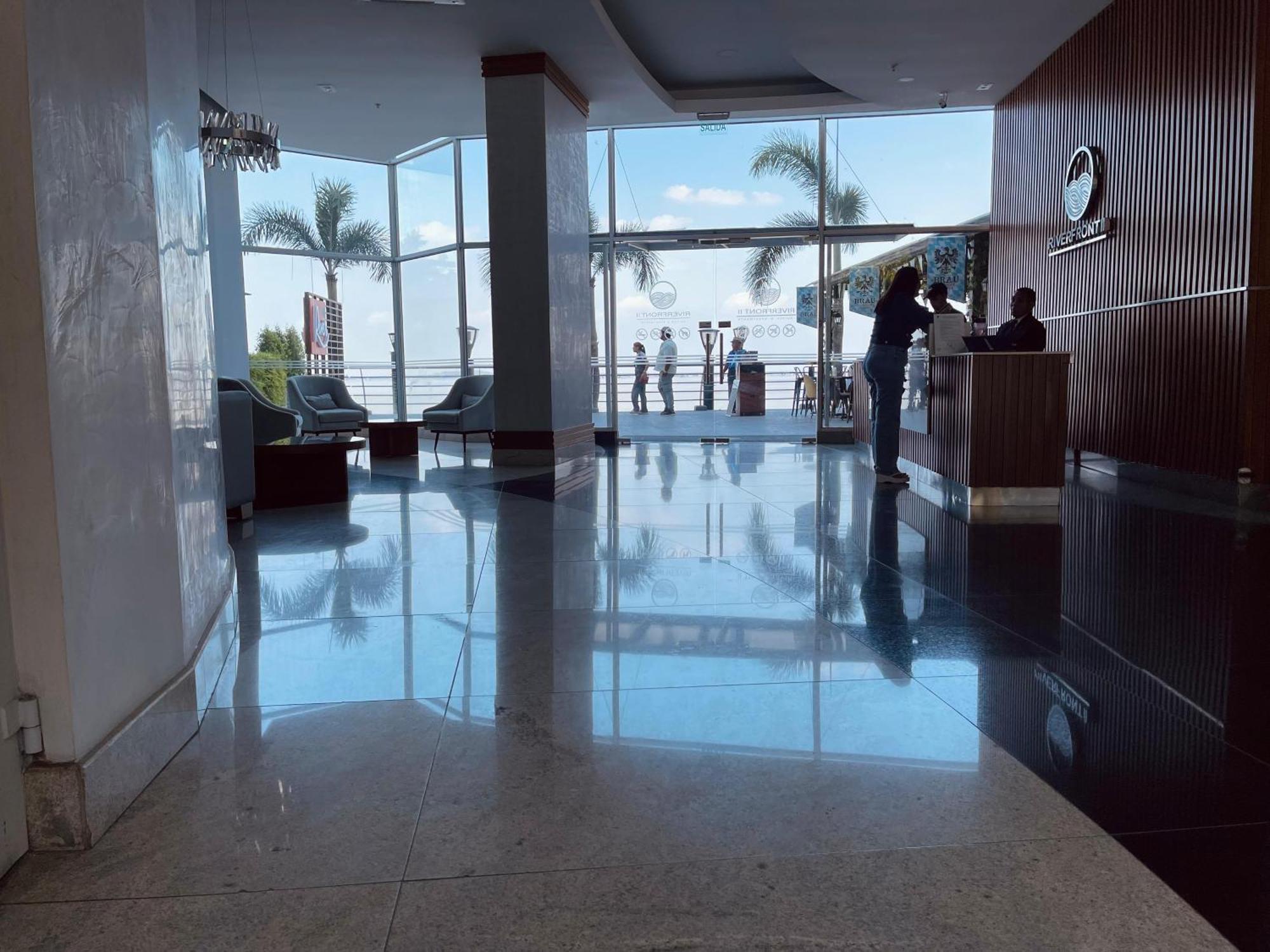 Suite Frente Al Rio En Puerto Santa Ana Riverfront Γκουαγιακίλ Εξωτερικό φωτογραφία