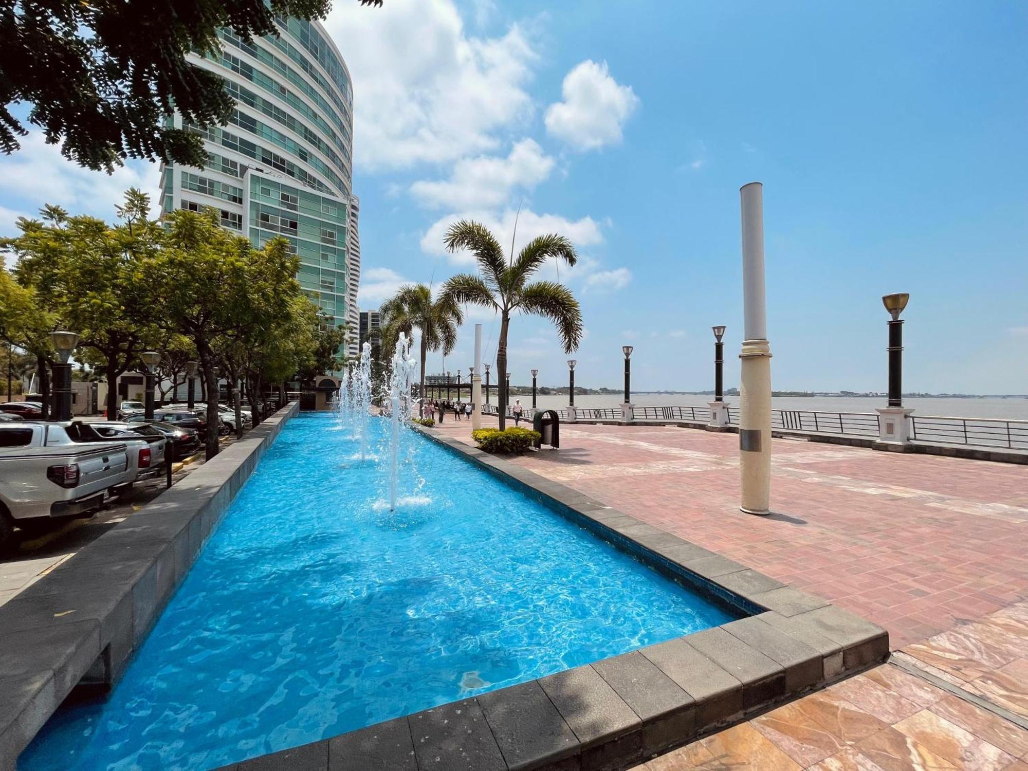 Suite Frente Al Rio En Puerto Santa Ana Riverfront Γκουαγιακίλ Εξωτερικό φωτογραφία