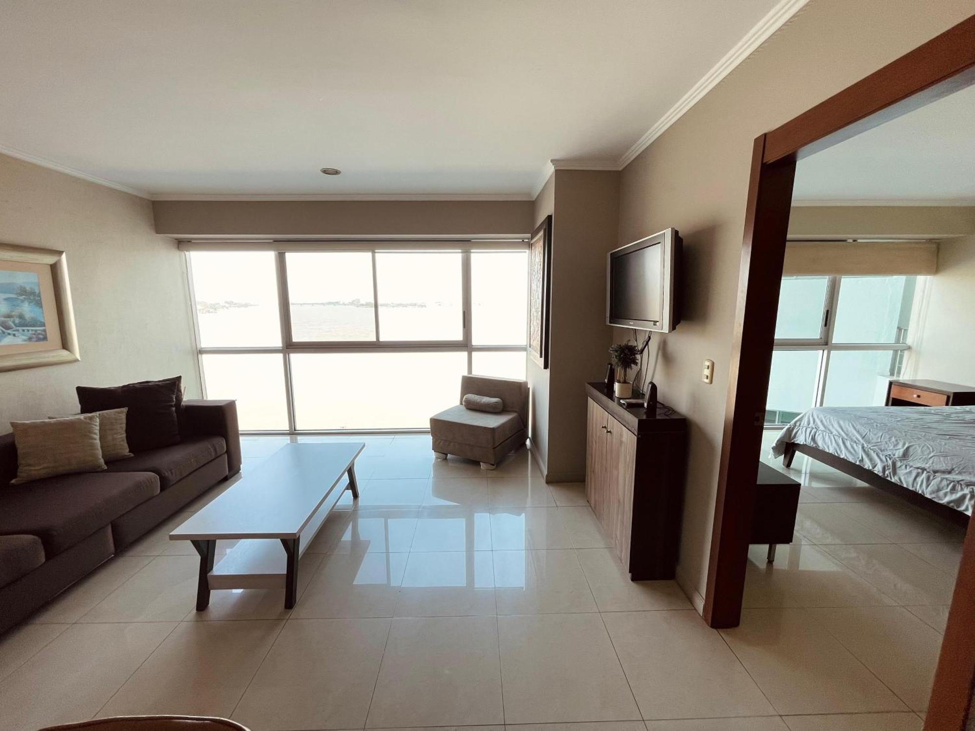 Suite Frente Al Rio En Puerto Santa Ana Riverfront Γκουαγιακίλ Εξωτερικό φωτογραφία