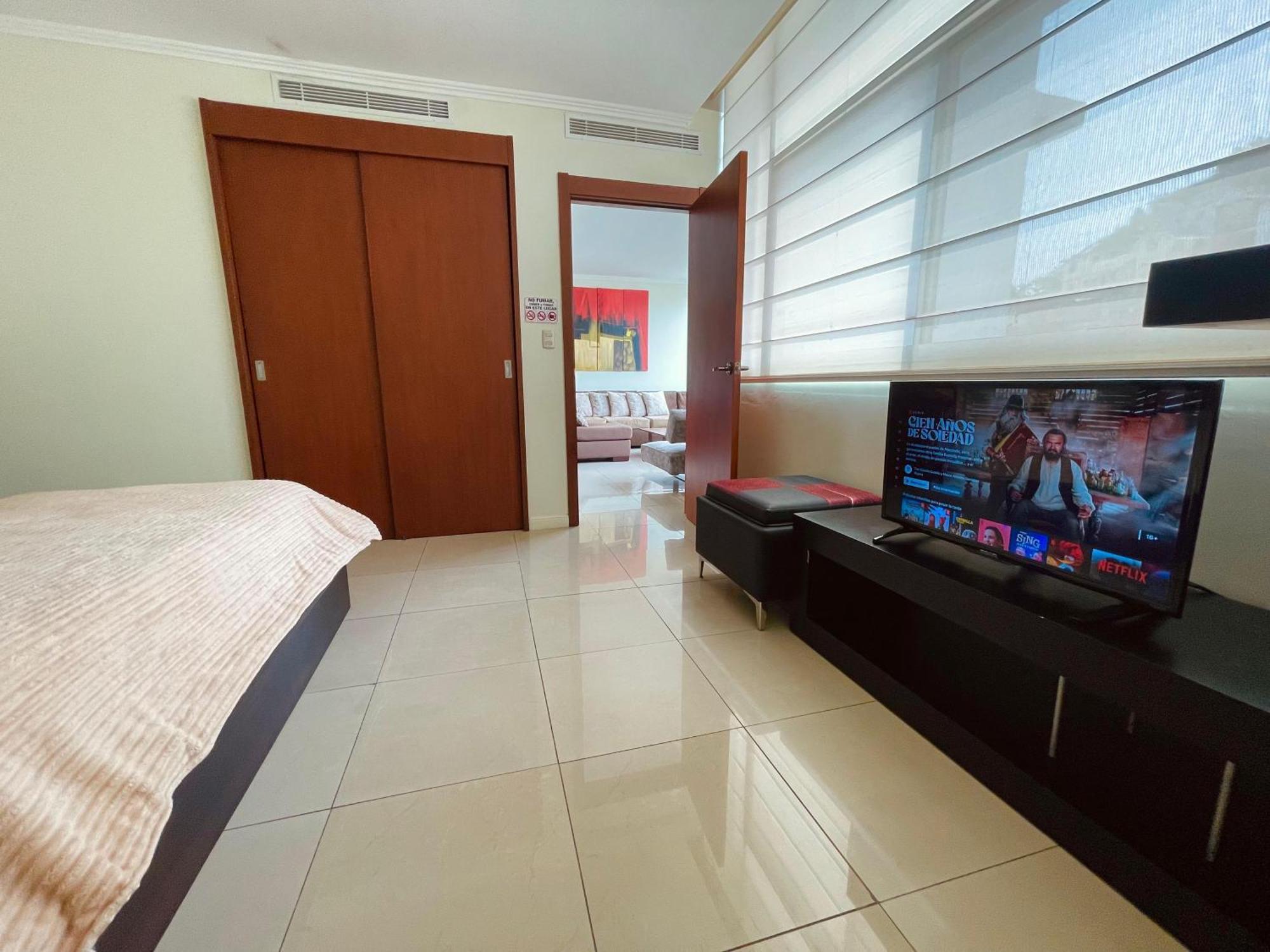 Suite Frente Al Rio En Puerto Santa Ana Riverfront Γκουαγιακίλ Εξωτερικό φωτογραφία