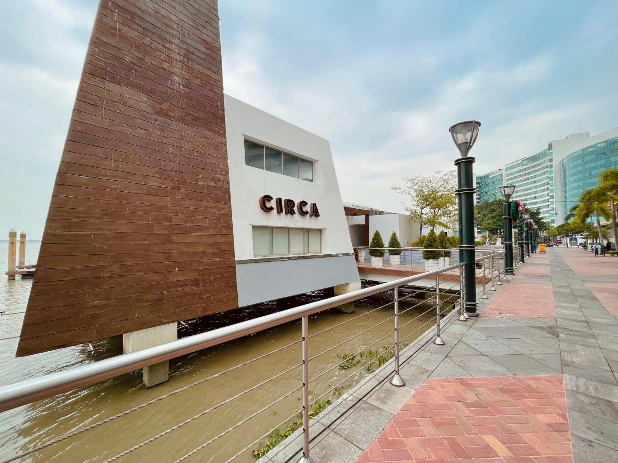 Suite Frente Al Rio En Puerto Santa Ana Riverfront Γκουαγιακίλ Εξωτερικό φωτογραφία