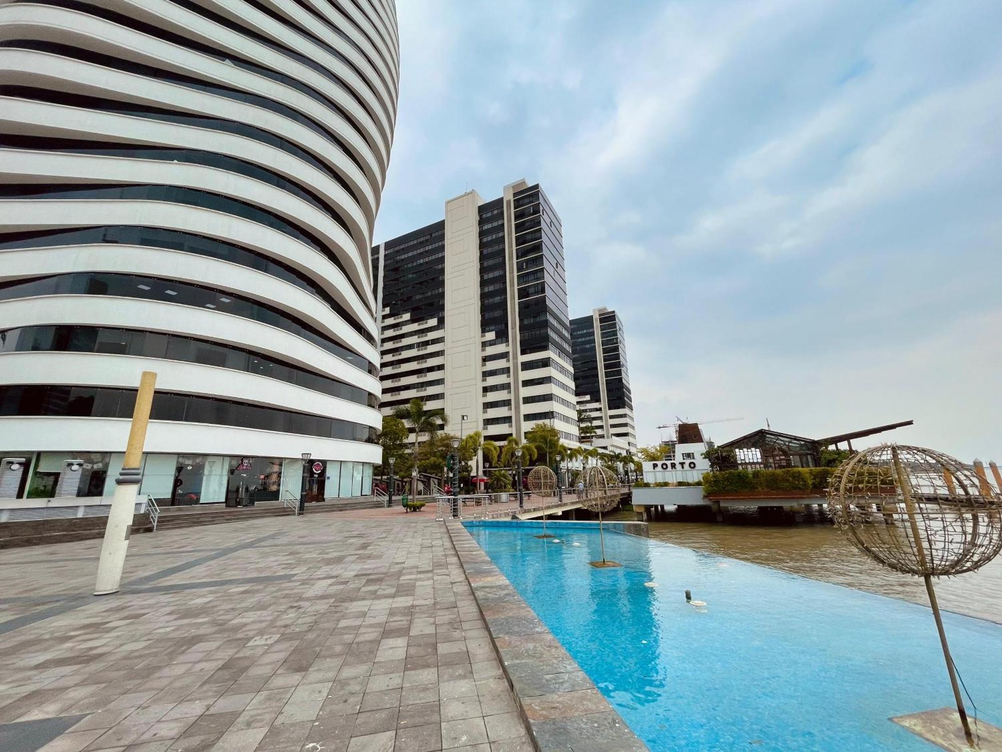 Suite Frente Al Rio En Puerto Santa Ana Riverfront Γκουαγιακίλ Εξωτερικό φωτογραφία