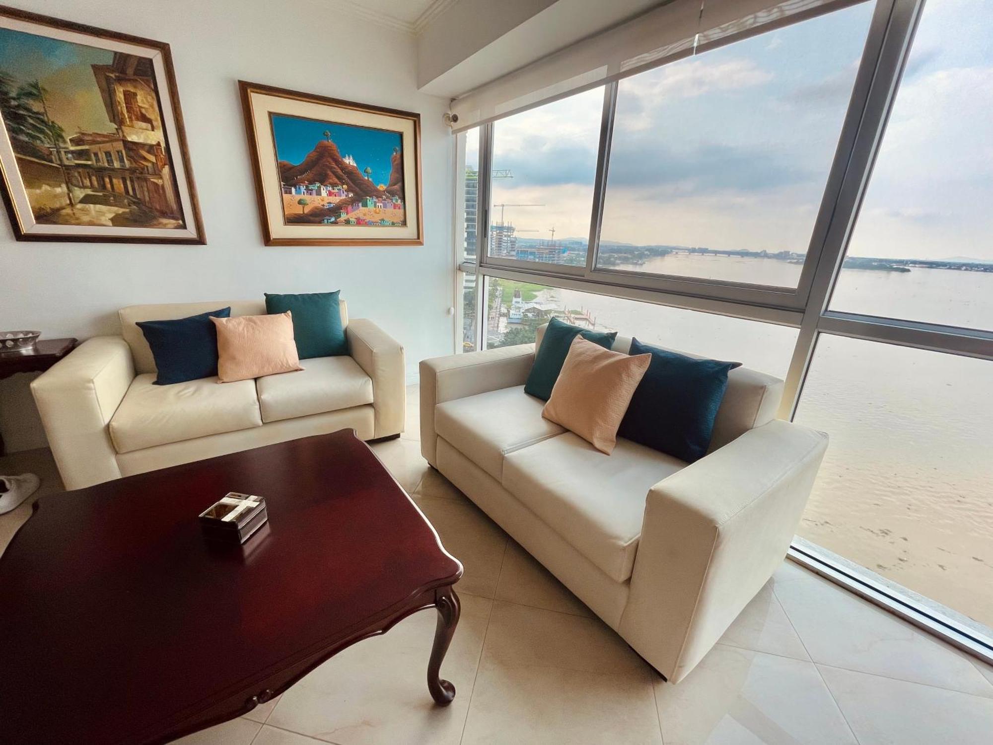 Suite Frente Al Rio En Puerto Santa Ana Riverfront Γκουαγιακίλ Εξωτερικό φωτογραφία